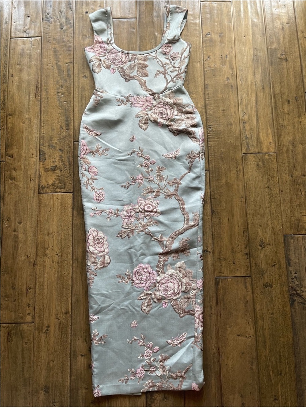 ✨NEW✨ SAU LEE Brooke Floral Brocade
Column Gown in Blue Ash - Picture 3 of 8